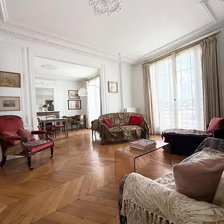 Eiffel Luxe Chic Tour Eiffel Apartment Paris